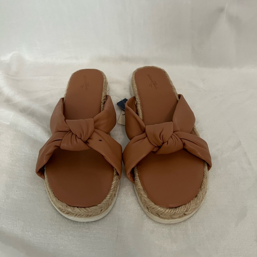 Universal Threads Sandals